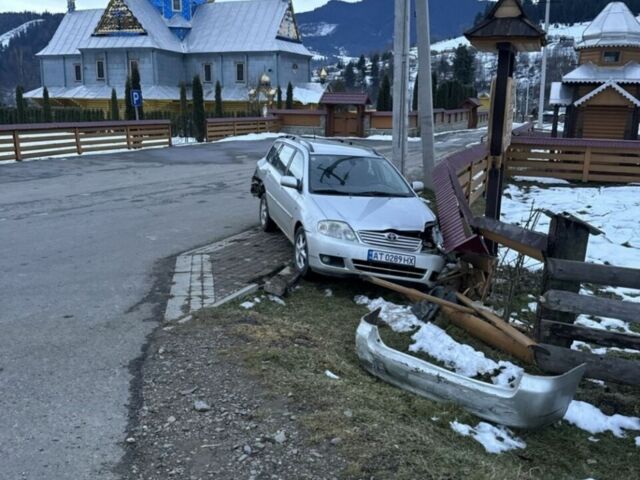 Серый Тойота Королла, объемом двигателя 2 л и пробегом 306 тыс. км за 1200 $, фото 1 на Automoto.ua