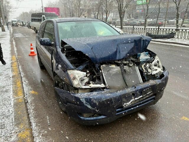 Синий Тойота Королла, объемом двигателя 1.8 л и пробегом 320 тыс. км за 2500 $, фото 1 на Automoto.ua