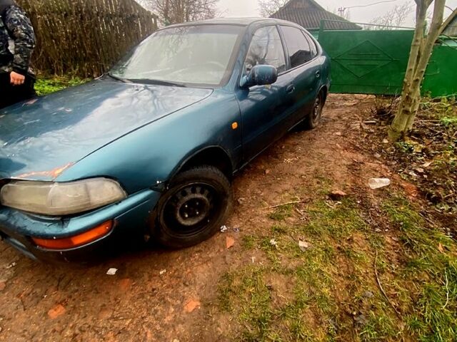 Зеленый Тойота Королла, объемом двигателя 1.3 л и пробегом 369 тыс. км за 900 $, фото 1 на Automoto.ua