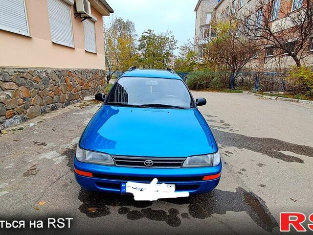 Зеленый Тойота Королла, объемом двигателя 1.3 л и пробегом 300 тыс. км за 3000 $, фото 1 на Automoto.ua