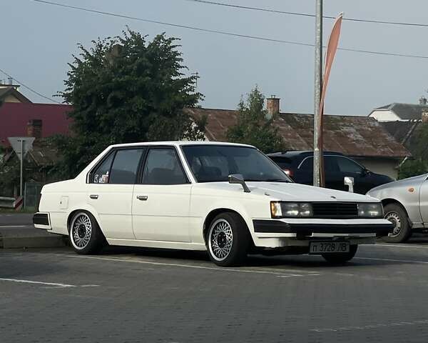 Белый Тойота Корона, объемом двигателя 1.8 л и пробегом 200 тыс. км за 2300 $, фото 1 на Automoto.ua