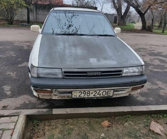 Белый Тойота Корона, объемом двигателя 1 л и пробегом 546 тыс. км за 1000 $, фото 1 на Automoto.ua