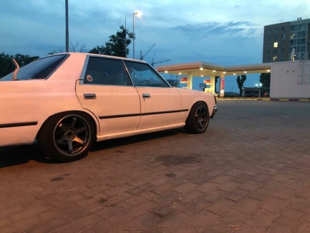 Белый Тойота Краун, объемом двигателя 2 л и пробегом 600 тыс. км за 1500 $, фото 1 на Automoto.ua