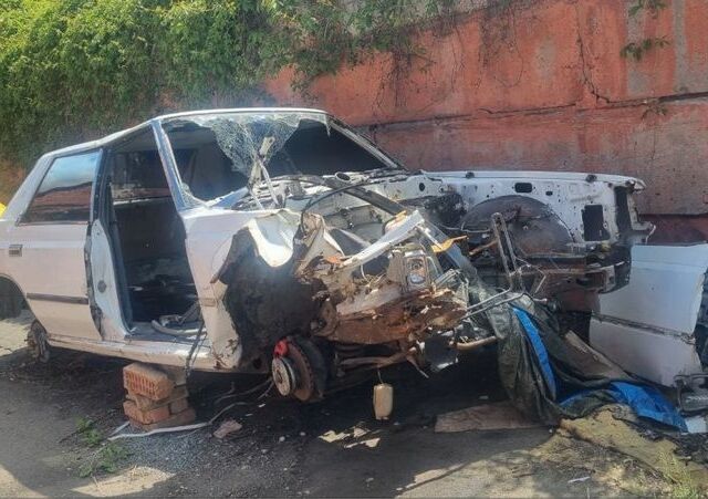 Белый Тойота Краун, объемом двигателя 2.8 л и пробегом 180 тыс. км за 700 $, фото 1 на Automoto.ua