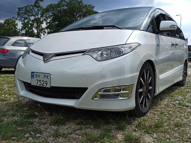 Белый Тойота Эстима, объемом двигателя 2.4 л и пробегом 140 тыс. км за 9890 $, фото 1 на Automoto.ua