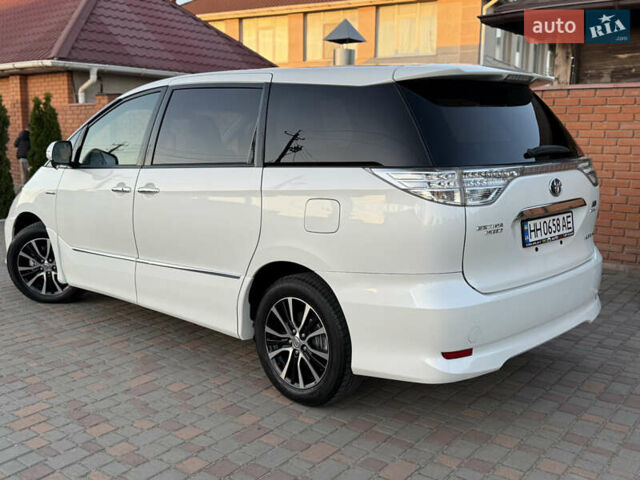 Білий Тойота Естіма, об'ємом двигуна 2.4 л та пробігом 130 тис. км за 16700 $, фото 1 на Automoto.ua