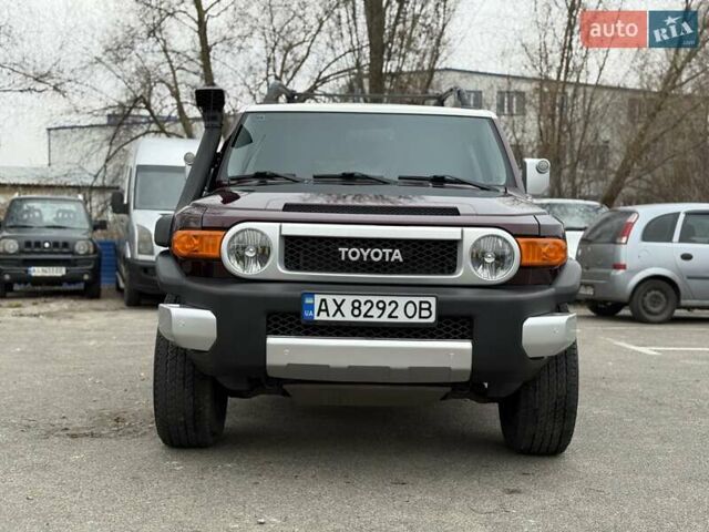 Белый Тойота ФЖ Крузер, объемом двигателя 3.96 л и пробегом 153 тыс. км за 23500 $, фото 1 на Automoto.ua
