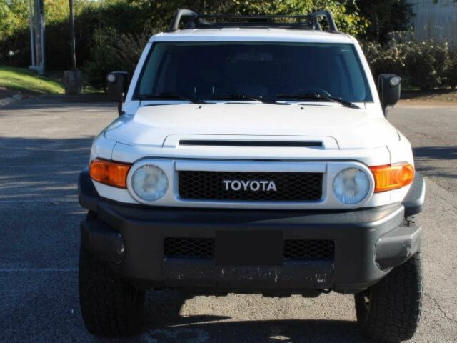 Белый Тойота ФЖ Крузер, объемом двигателя 4 л и пробегом 110 тыс. км за 4500 $, фото 1 на Automoto.ua