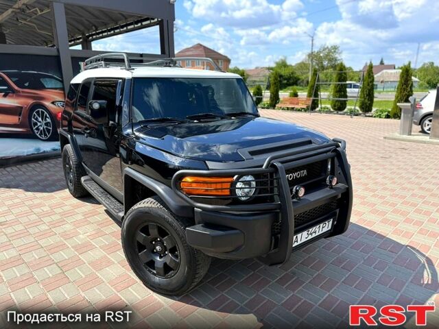 Черный Тойота ФЖ Крузер, объемом двигателя 4 л и пробегом 252 тыс. км за 25000 $, фото 1 на Automoto.ua