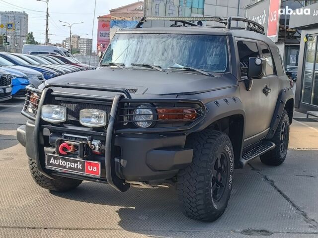 Черный Тойота ФЖ Крузер, объемом двигателя 4 л и пробегом 152 тыс. км за 18990 $, фото 1 на Automoto.ua