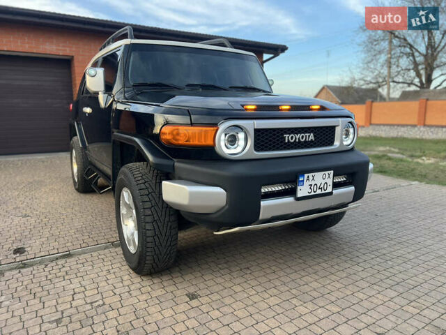 Чорний Тойота ФЖ Крузер, об'ємом двигуна 4 л та пробігом 321 тис. км за 21500 $, фото 1 на Automoto.ua
