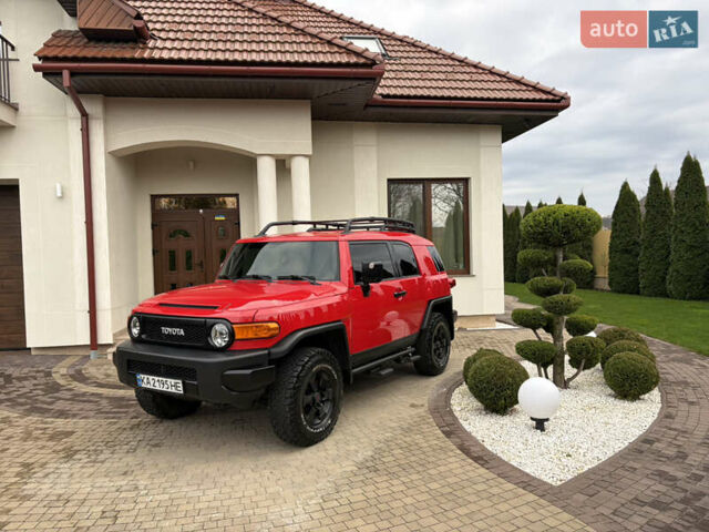 Красный Тойота ФЖ Крузер, объемом двигателя 3.96 л и пробегом 190 тыс. км за 32000 $, фото 1 на Automoto.ua