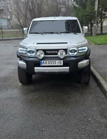 Серый Тойота ФЖ Крузер, объемом двигателя 3.96 л и пробегом 240 тыс. км за 20500 $, фото 1 на Automoto.ua