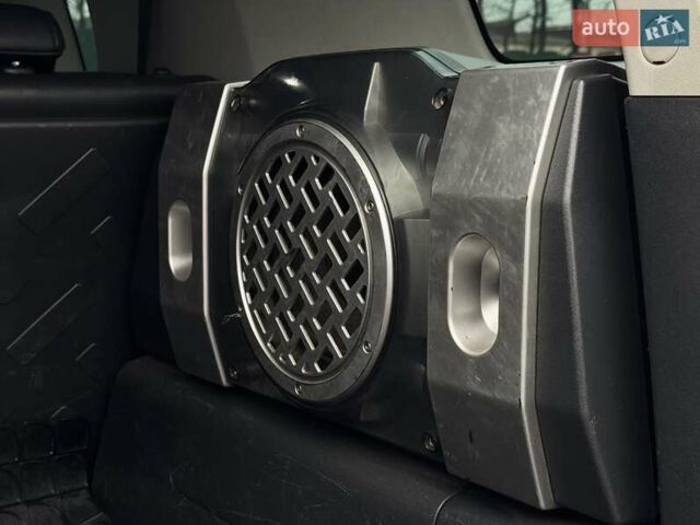 Серый Тойота ФЖ Крузер, объемом двигателя 3.96 л и пробегом 235 тыс. км за 19000 $, фото 1 на Automoto.ua