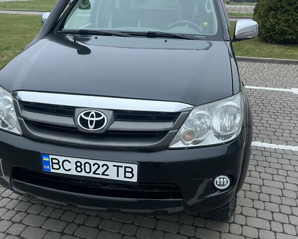 Черный Тойота Фортунер, объемом двигателя 2.7 л и пробегом 351 тыс. км за 12700 $, фото 1 на Automoto.ua