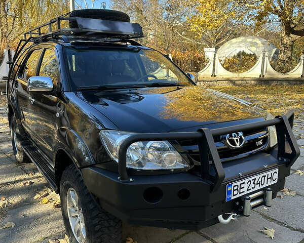 Черный Тойота Фортунер, объемом двигателя 4 л и пробегом 247 тыс. км за 14000 $, фото 1 на Automoto.ua