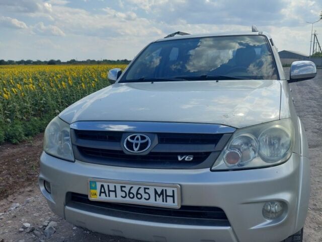 Сірий Тойота Фортунер, об'ємом двигуна 4 л та пробігом 278 тис. км за 11900 $, фото 1 на Automoto.ua