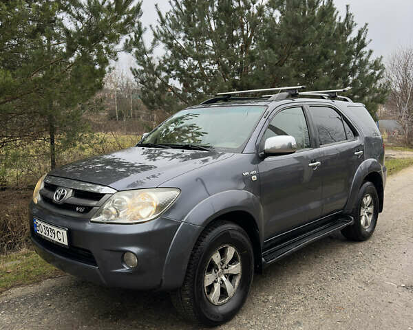 Сірий Тойота Фортунер, об'ємом двигуна 4 л та пробігом 369 тис. км за 9999 $, фото 1 на Automoto.ua