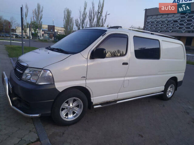 Белый Тойота Хиасе, объемом двигателя 2.49 л и пробегом 216 тыс. км за 14999 $, фото 1 на Automoto.ua