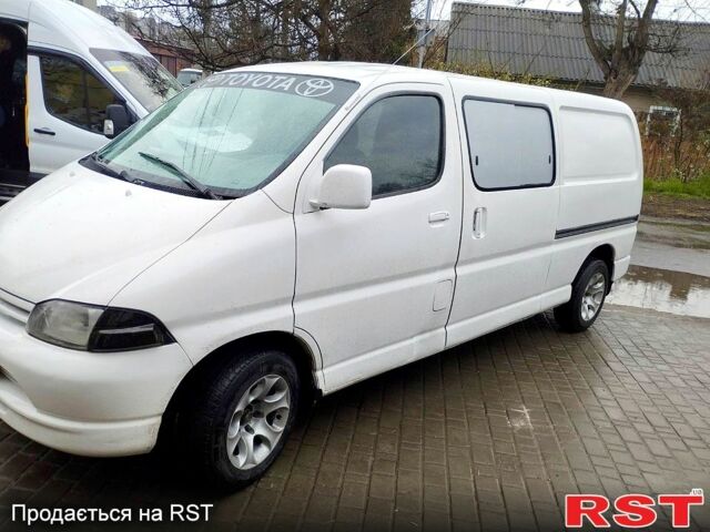 Білий Тойота Хіасє, об'ємом двигуна 2.4 л та пробігом 318 тис. км за 5300 $, фото 1 на Automoto.ua