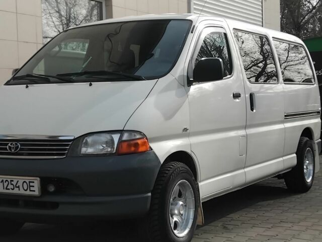 Білий Тойота Хіасє, об'ємом двигуна 2.5 л та пробігом 378 тис. км за 7600 $, фото 1 на Automoto.ua