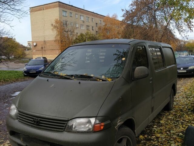 Белый Тойота Хиасе, объемом двигателя 2.5 л и пробегом 300 тыс. км за 3500 $, фото 1 на Automoto.ua