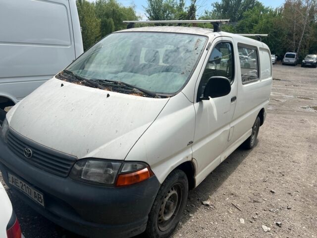 Білий Тойота Хіасє, об'ємом двигуна 2.5 л та пробігом 295 тис. км за 4200 $, фото 1 на Automoto.ua
