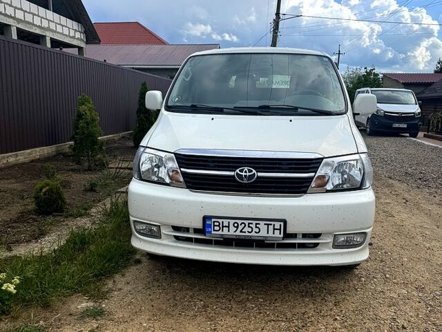 Белый Тойота Хиасе, объемом двигателя 2.5 л и пробегом 180 тыс. км за 12000 $, фото 1 на Automoto.ua