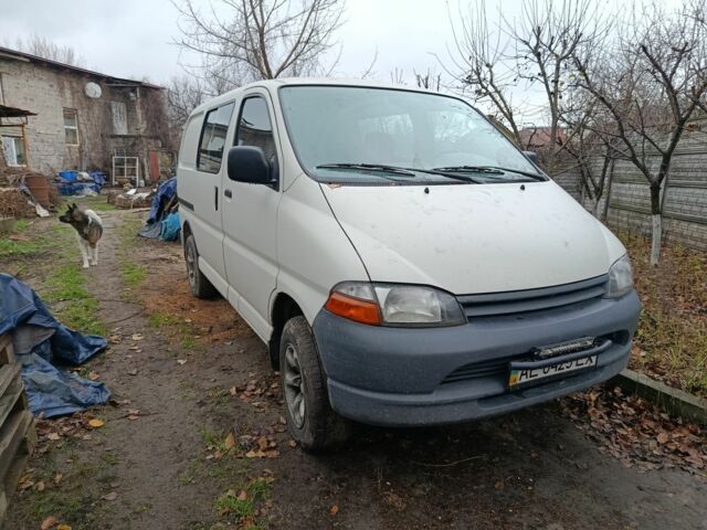 Белый Тойота Хиасе, объемом двигателя 2.4 л и пробегом 370 тыс. км за 9200 $, фото 1 на Automoto.ua