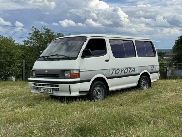 Білий Тойота Хіасє, об'ємом двигуна 2.4 л та пробігом 192 тис. км за 2449 $, фото 1 на Automoto.ua