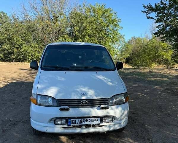 Белый Тойота Хиасе, объемом двигателя 2.5 л и пробегом 410 тыс. км за 4900 $, фото 1 на Automoto.ua