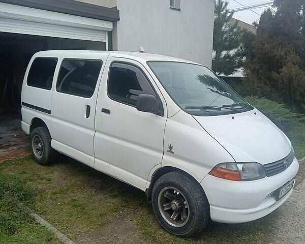 Білий Тойота Хіасє, об'ємом двигуна 2.45 л та пробігом 460 тис. км за 6000 $, фото 1 на Automoto.ua