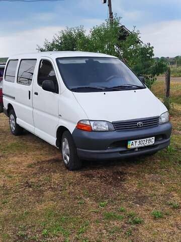 Білий Тойота Хіасє, об'ємом двигуна 2.5 л та пробігом 300 тис. км за 7500 $, фото 1 на Automoto.ua