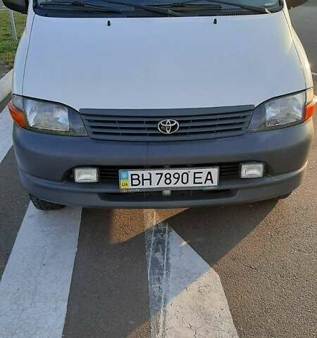 Белый Тойота Хиасе, объемом двигателя 2.5 л и пробегом 260 тыс. км за 9500 $, фото 1 на Automoto.ua