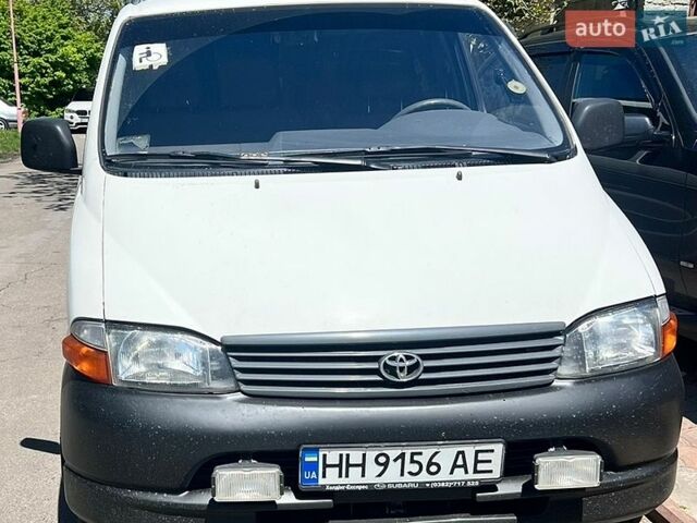 Белый Тойота Хиасе, объемом двигателя 2.5 л и пробегом 220 тыс. км за 7500 $, фото 1 на Automoto.ua