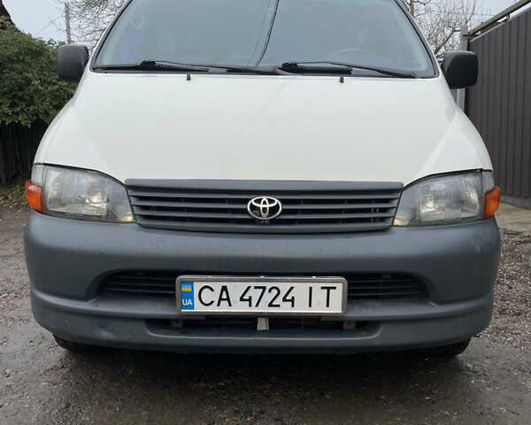 Белый Тойота Хиасе, объемом двигателя 2.49 л и пробегом 363 тыс. км за 7400 $, фото 1 на Automoto.ua