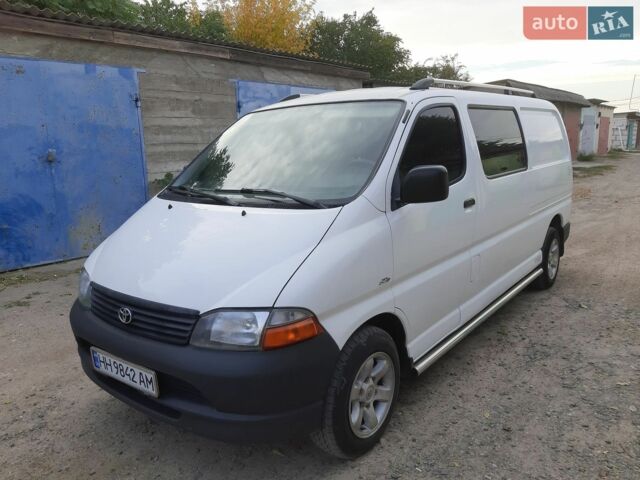 Білий Тойота Хіасє, об'ємом двигуна 2.5 л та пробігом 380 тис. км за 9500 $, фото 1 на Automoto.ua
