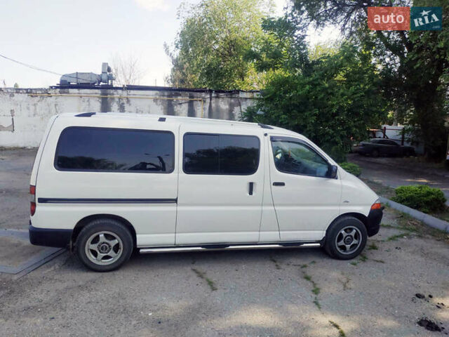 Білий Тойота Хіасє, об'ємом двигуна 2.5 л та пробігом 371 тис. км за 12300 $, фото 1 на Automoto.ua