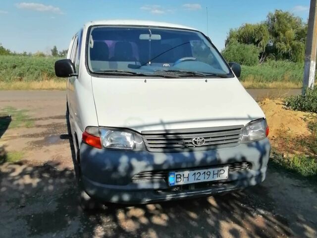 Білий Тойота Хіасє, об'ємом двигуна 2.5 л та пробігом 340 тис. км за 5704 $, фото 1 на Automoto.ua