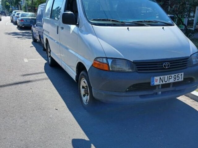 Білий Тойота Хіасє, об'ємом двигуна 2.5 л та пробігом 240 тис. км за 5260 $, фото 1 на Automoto.ua