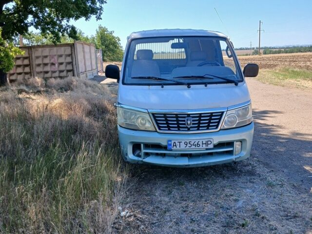 Білий Тойота Хіасє, об'ємом двигуна 2.7 л та пробігом 80 тис. км за 2400 $, фото 1 на Automoto.ua