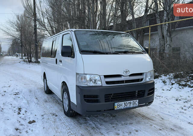 Белый Тойота Хиасе, объемом двигателя 2.7 л и пробегом 72 тыс. км за 12500 $, фото 1 на Automoto.ua