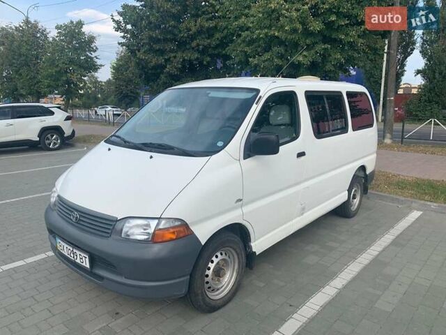 Белый Тойота Хиасе, объемом двигателя 0 л и пробегом 210 тыс. км за 8500 $, фото 1 на Automoto.ua