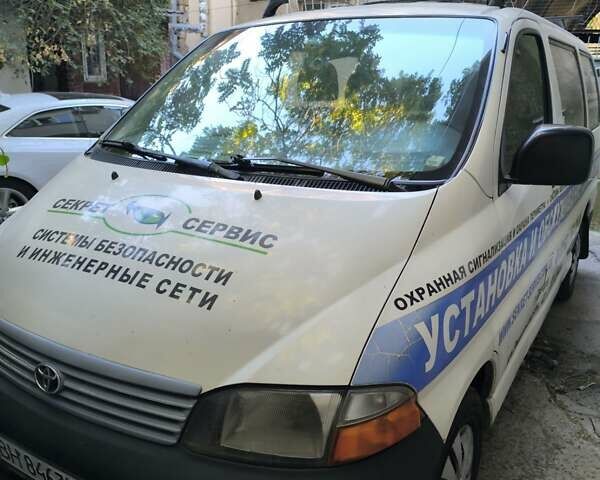 Белый Тойота Хиасе, объемом двигателя 2.5 л и пробегом 380 тыс. км за 8500 $, фото 1 на Automoto.ua