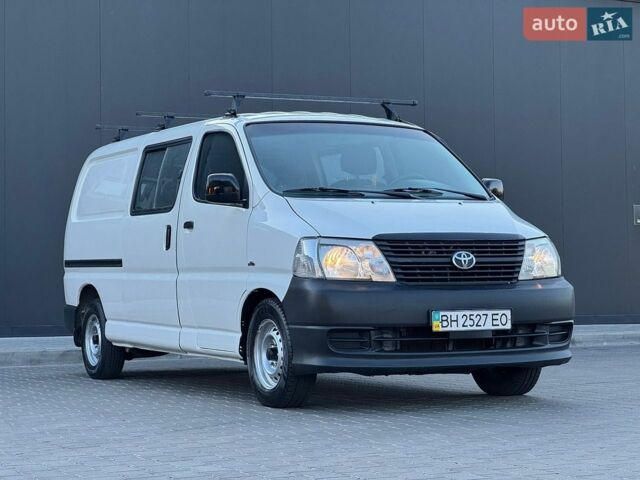 Белый Тойота Хиасе, объемом двигателя 2.49 л и пробегом 260 тыс. км за 9500 $, фото 1 на Automoto.ua