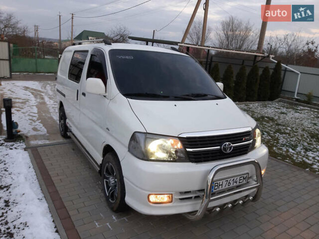 Белый Тойота Хиасе, объемом двигателя 2.49 л и пробегом 270 тыс. км за 11600 $, фото 1 на Automoto.ua