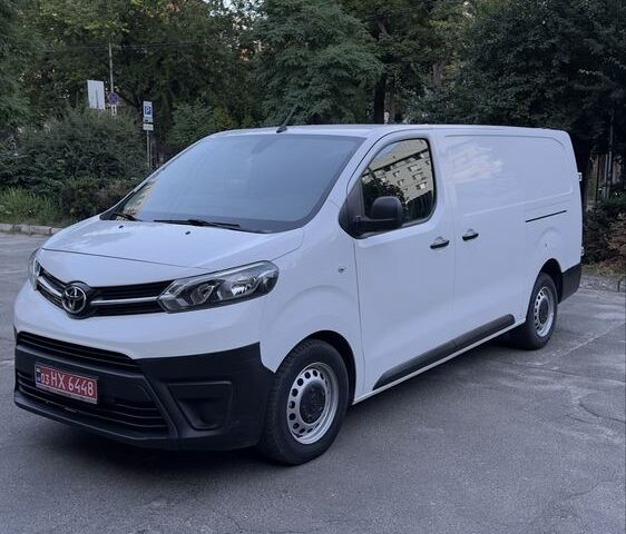 Білий Тойота Хіасє, об'ємом двигуна 0 л та пробігом 210 тис. км за 15553 $, фото 1 на Automoto.ua