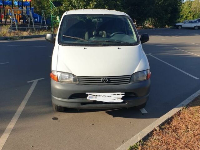 Белый Тойота Хиасе, объемом двигателя 2.4 л и пробегом 520 тыс. км за 5300 $, фото 1 на Automoto.ua