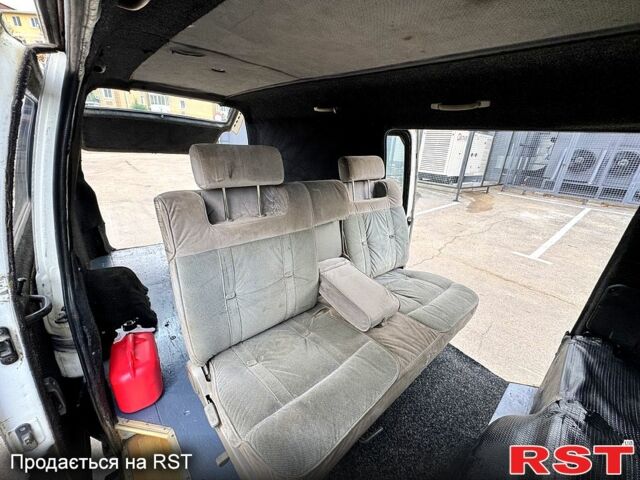 Білий Тойота Хіасє, об'ємом двигуна 2.5 л та пробігом 360 тис. км за 3000 $, фото 1 на Automoto.ua