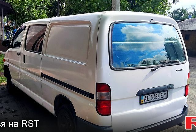 Белый Тойота Хиасе, объемом двигателя 2.5 л и пробегом 334 тыс. км за 6500 $, фото 1 на Automoto.ua